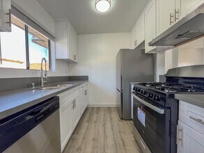 12020 Grevillea Ave in Hawthorne, CA - Building Photo - Building Photo