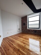 600 Columbia Rd, Unit 28 in Boston, MA - Foto de edificio - Building Photo