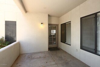 750 E Northern Ave, Unit #1061 in Phoenix, AZ - Foto de edificio - Building Photo