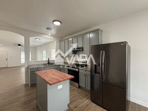 8211 Monte Seco in San Antonio, TX - Foto de edificio - Building Photo