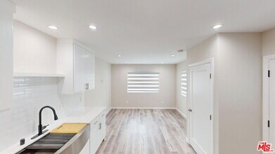 2811 W 46th St in Los Angeles, CA - Building Photo - Building Photo