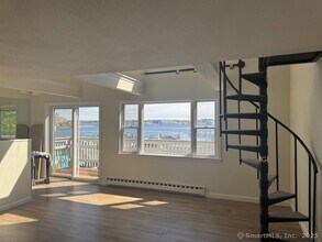 271 Pequot Ave in New London, CT - Building Photo - Building Photo