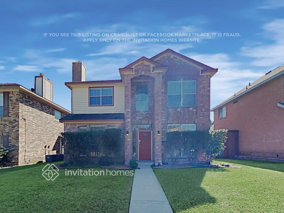 3014 Lois Ln in Rowlett, TX - Foto de edificio