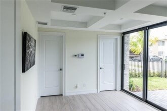 825 NE 17th Ter, Unit 4 in Fort Lauderdale, FL - Building Photo - Building Photo
