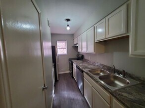 911 Vance Jackson Rd in San Antonio, TX - Foto de edificio - Building Photo