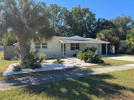 438 80th Ave N in St. Petersburg, FL - Building Photo