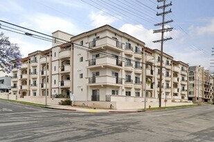 11848 Kiowa Ave, Unit PH7 in Los Angeles, CA - Building Photo