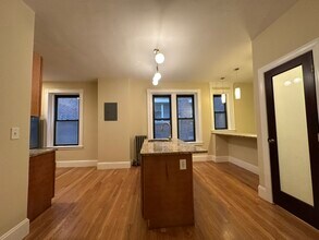 184 Saint Paul St, Unit 1 in Brookline, MA - Building Photo - Building Photo