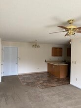 Colonial Apartments in Jamestown, NY - Foto de edificio - Building Photo