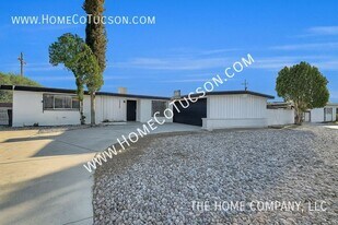 8548 E Beverly St in Tucson, AZ - Building Photo