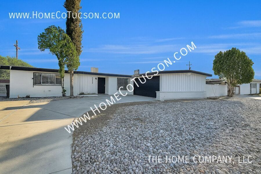8548 E Beverly St in Tucson, AZ - Building Photo