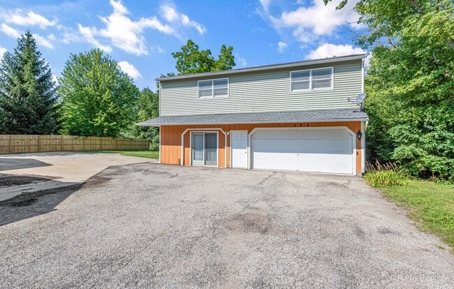 548 N Hainesville Rd, Unit AUCPAC in Round Lake Beach, IL - Building Photo - Building Photo