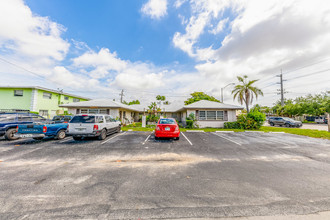 1751 NE 56th St in Fort Lauderdale, FL - Foto de edificio - Primary Photo