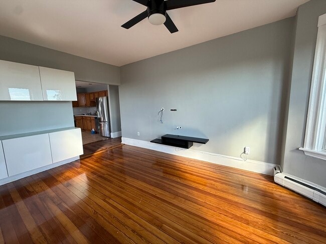 1518 Columbia Rd, Unit 3 in Boston, MA - Foto de edificio - Building Photo