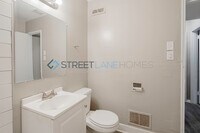 656 Schroder Ave NE photo'