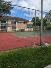719 NW 92nd Ave in Plantation, FL - Foto de edificio - Building Photo