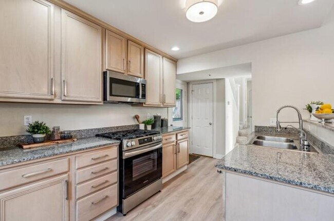 217 Roosevelt Terrace in Santa Cruz, CA - Building Photo - Building Photo