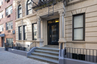 444-446 E 58th St in New York, NY - Foto de edificio - Building Photo