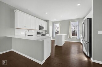 231 Lakeshore Dr in Oswego, IL - Building Photo - Building Photo