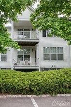 51 Center St in Metuchen, NJ - Building Photo - Building Photo