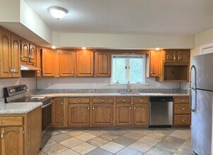 119 Fairwood Rd in Bethany, CT - Building Photo - Building Photo