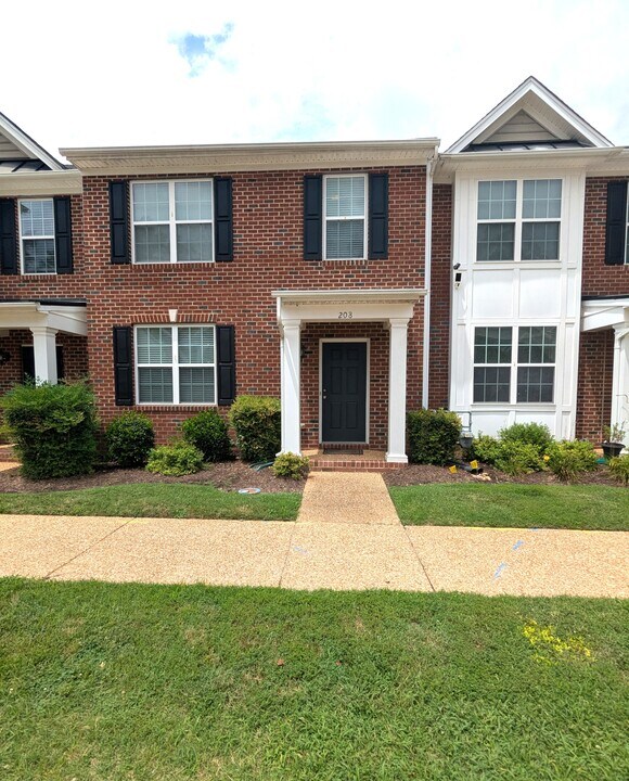 208 Lewis Burwell Pl in Williamsburg, VA - Foto de edificio