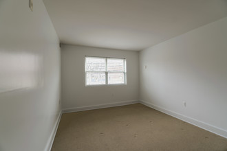 2333 16th St SE-Unit -201 in Washington, DC - Building Photo - Building Photo