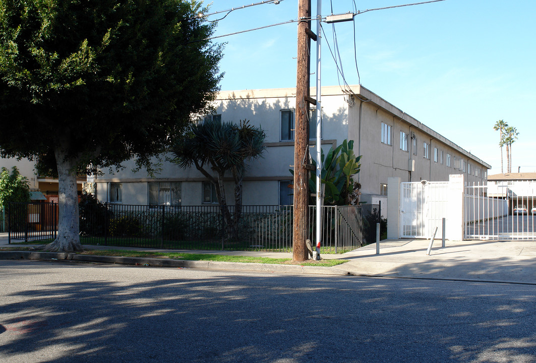 943 S Myrtle Ave in Inglewood, CA - Foto de edificio