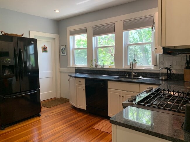 56 Farragut Ave, Unit 1 in Somerville, MA - Building Photo - Building Photo