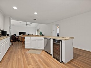 6504 Lago Vista Dr in Benbrook, TX - Building Photo - Building Photo