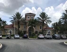 6475 Emerald Dunes Dr in West Palm Beach, FL - Building Photo - Building Photo