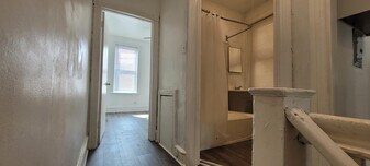 146 N Peach St in Philadelphia, PA - Building Photo