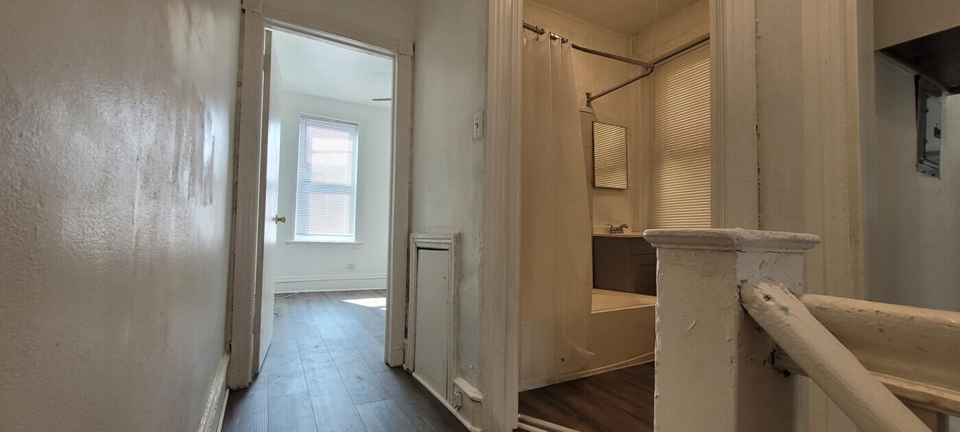 146 N Peach St in Philadelphia, PA - Building Photo