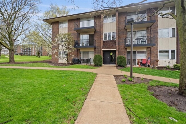 property at 5S070 Pebblewood Ln