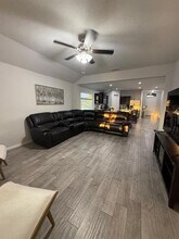 549 Houndstooth Dr in Fort Worth, TX - Foto de edificio - Building Photo