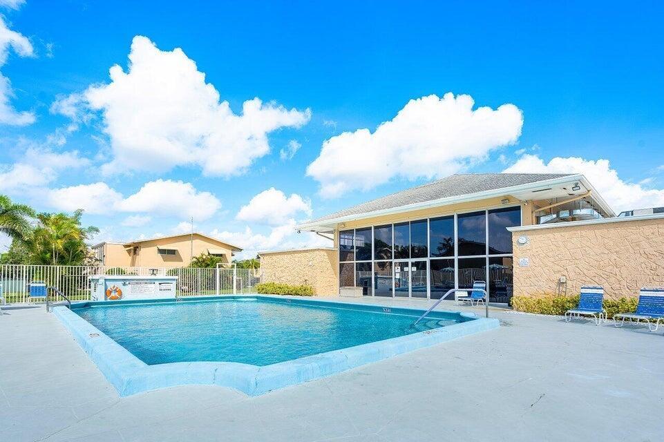 2182 NE 1st Way in Boynton Beach, FL - Building Photo