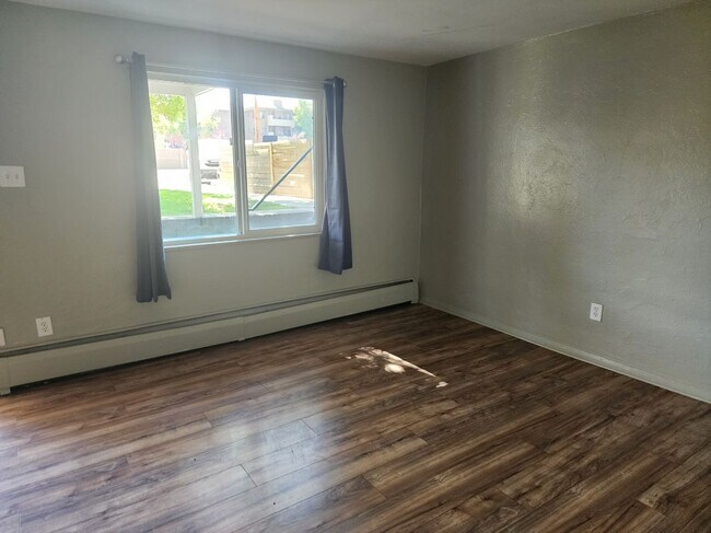 7095 W 13th Ave in Lakewood, CO - Foto de edificio - Building Photo