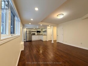 331 Spruce Grove Crescent in Newmarket, ON - Building Photo - Building Photo