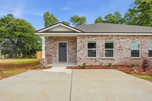 498 North Ave E, Unit A in Crestview, FL - Building Photo