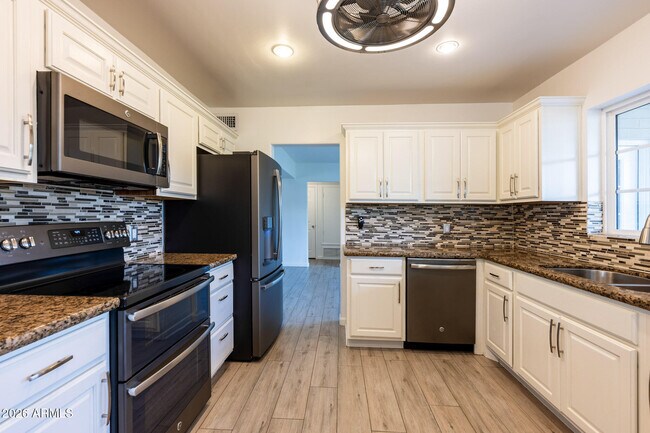 8322 E Wilshire Dr in Scottsdale, AZ - Building Photo - Building Photo