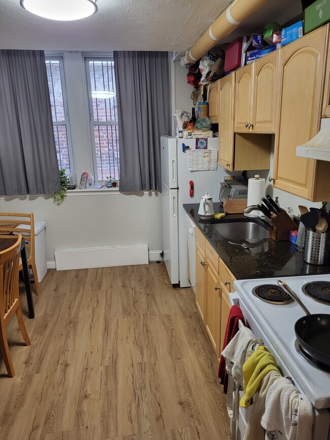 152 Kelton St, Unit 4