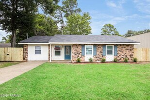 304 W Broussard St in Broussard, LA - Building Photo