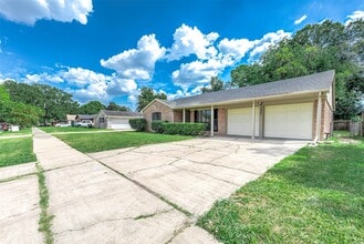 7607 Grape St in Houston, TX - Building Photo - Building Photo