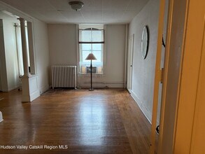 409 Warren St in Hudson, NY - Building Photo - Building Photo