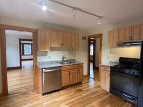 33 Oak Rd in Norwood, MA - Building Photo - Building Photo