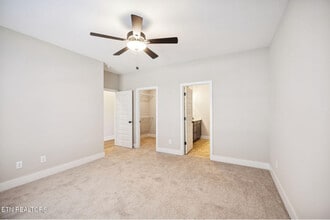 122 Roseberry St in Oak Ridge, TN - Foto de edificio - Building Photo