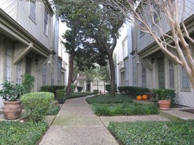 2815 Welborn St Apartamentos