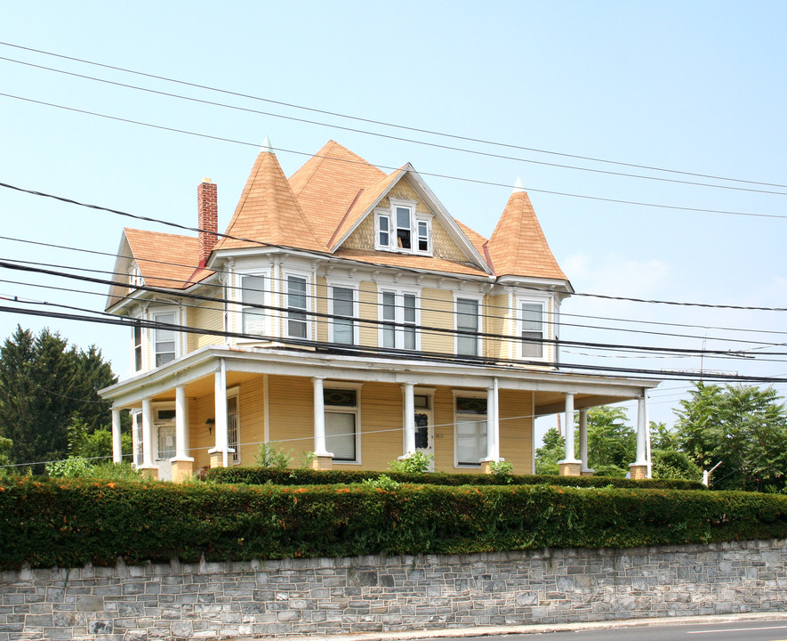 3832 Walnut St in Harrisburg, PA - Building Photo