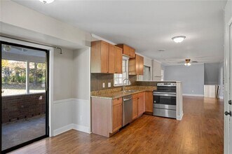 2857 Fontainebleau Dr in Atlanta, GA - Building Photo - Building Photo