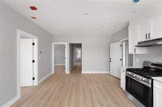 735 Broadway in Pawtucket, RI - Building Photo - Building Photo